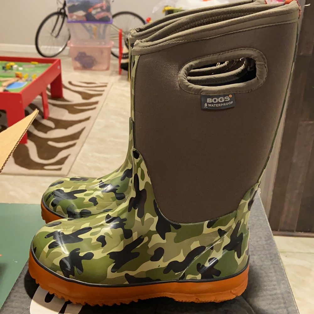Boys Bogs - Picture 2 of 4